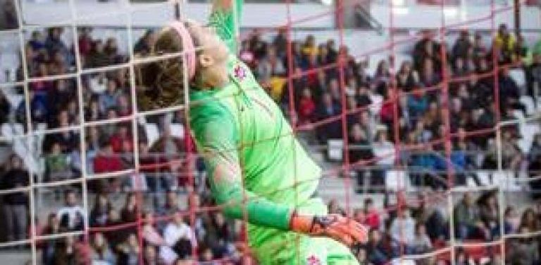 Golpe al PSG: la meta Stéphanie Labbé se retira por agotamiento mental