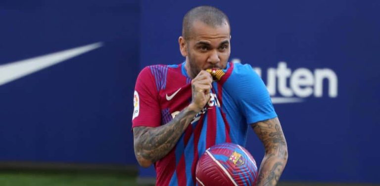 Oficial: Dani Alves ya está inscrito con el Barça