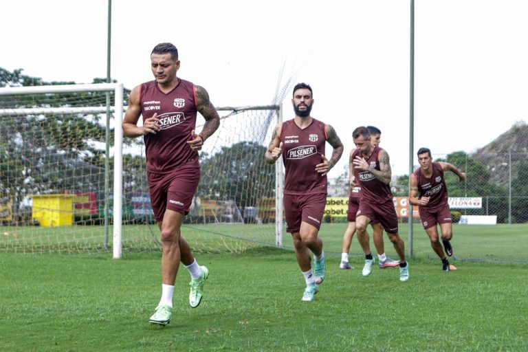 YA ENTRENA: Carlos Garcés superó el COVID-19