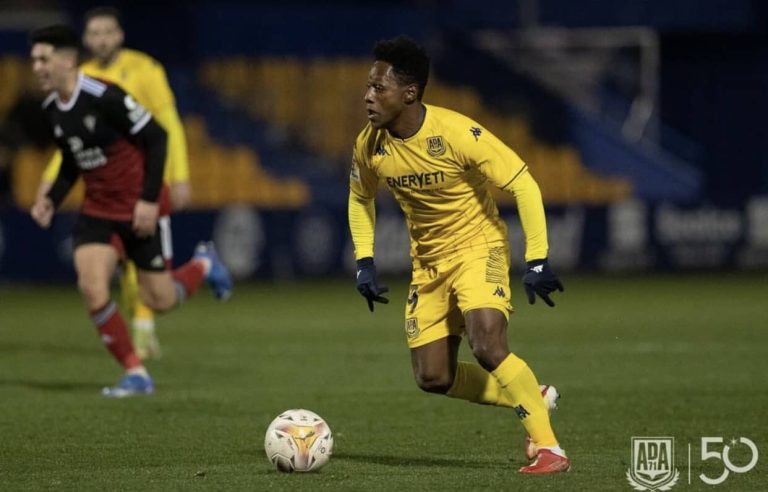 Nuevo debut ecuatoriano en España: Joel Valencia se estrenó con el Alcorcón