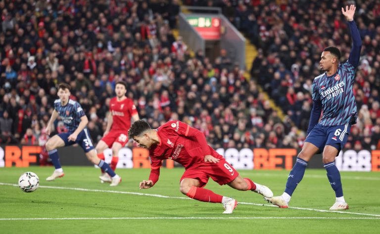 CON UNO MENOS: Arsenal sostuvo el empate ante el Liverpool