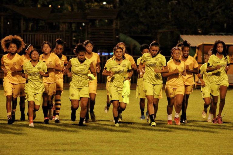 Barcelona presentará a su plantilla femenina en la Noche Amarilla