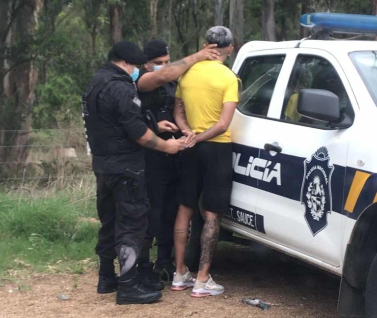 (FOTOS-VIDEO) Escándalo en Uruguay: Futbolista detenido por portación de arma