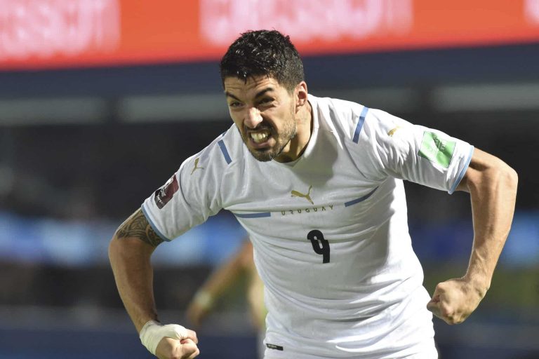 (VIDEO) Uruguay venció a Paraguay en Asunción y sueña con Qatar