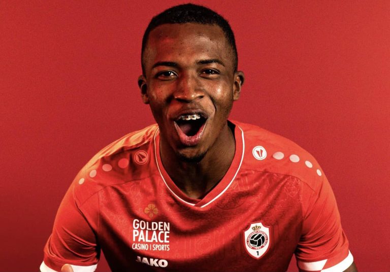 William Pacho ya luce los colores del Royal Antwerp