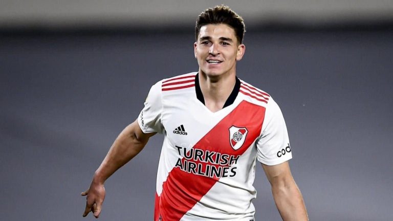 OFICIAL: Julián Álvarez, nuevo jugador del Manchester City