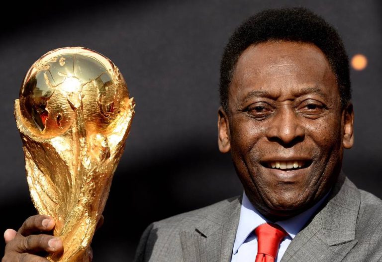 Pelé padece cáncer generalizado y múltiples tumores