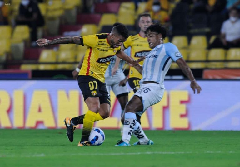 CON TÉVEZ EN CANCHA: Barcelona y Guayaquil City empataron en la Noche Amarilla