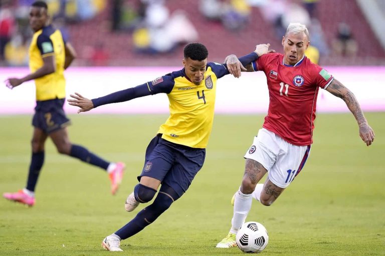 Eduardo Vargas fue desconvocado en Chile por lesión