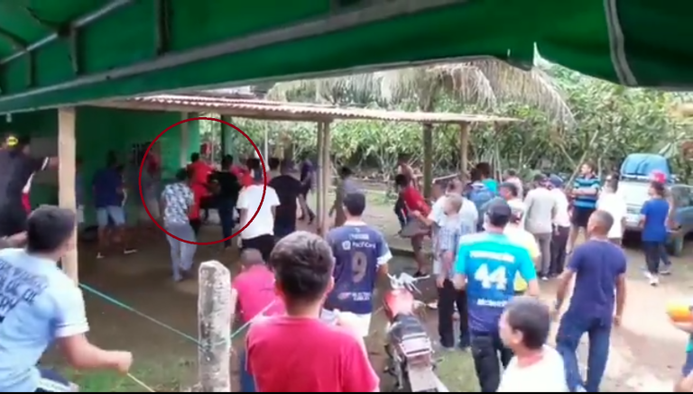 (VIDEO) Byron Moreno fue agredido en un Torneo de fútbol en Bucay
