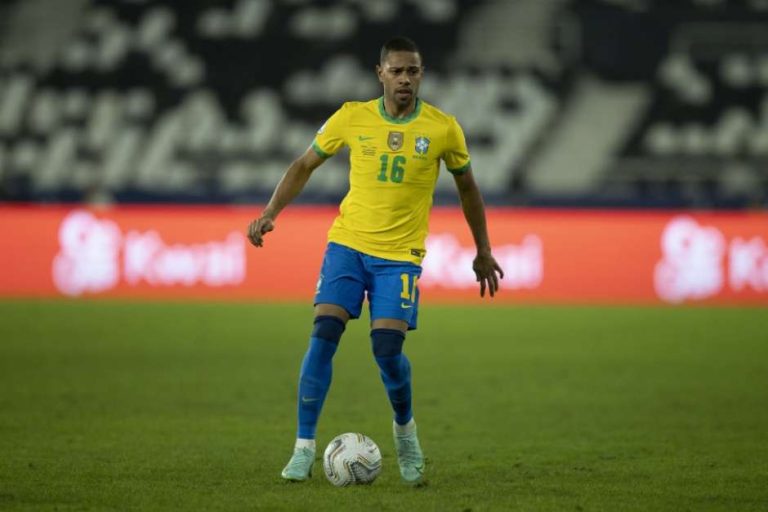Jugador brasileño no jugará ante Ecuador por no estar vacunado