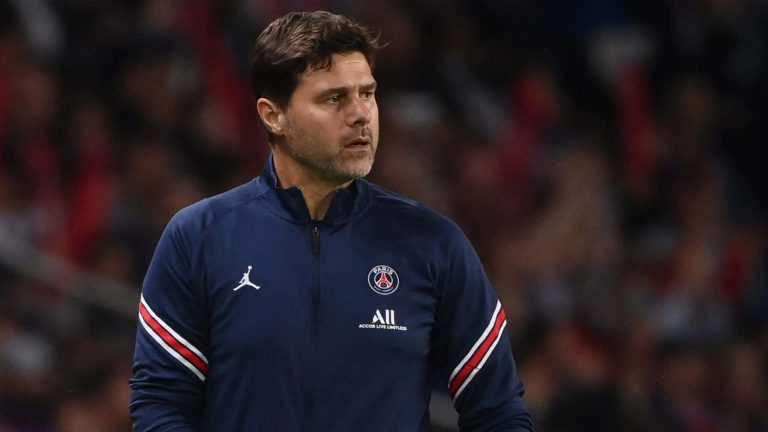 Anelka cree que Pochettino se encuentra limitado en su función