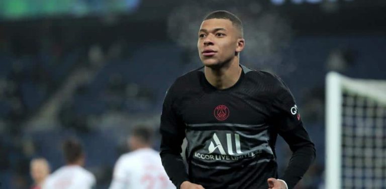 El entorno de Mbappé niega un acuerdo con el Real Madrid