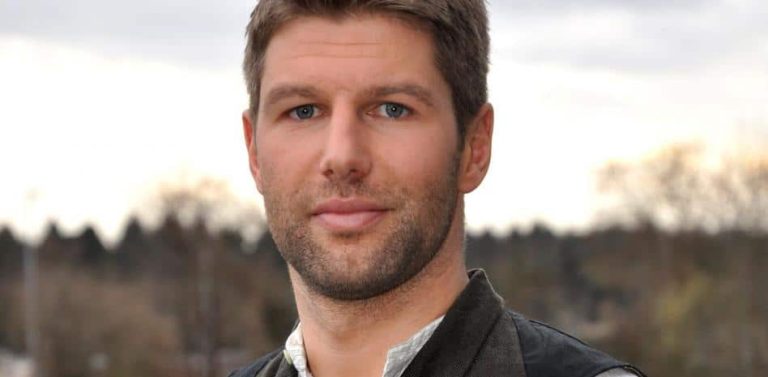 Hitzlsperger pide que jugadores salgan “del armario”