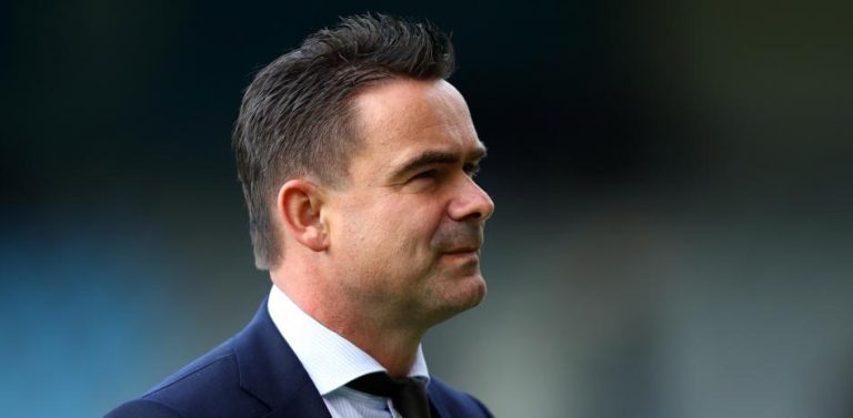 ¡Ajax cesa a su director deportivo por enviar mensajes fuera de tono a compañeras!