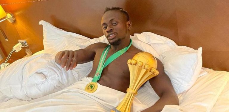 La liberación de Mané: de sufrir como Messi, a convertirse en Rey de África