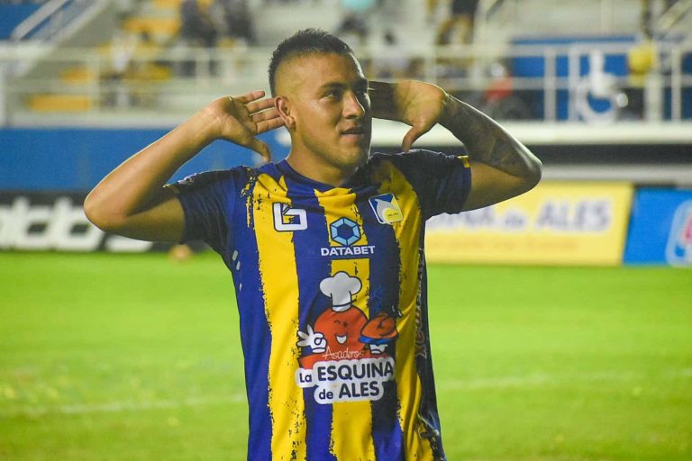 Delfín festejó A LO GRANDE la Noche Cetácea