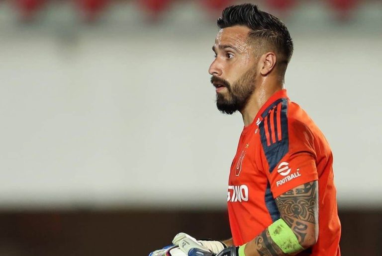 (FOTOS) Hernán Galíndez mostró el grave corte que sufrió ante Colo Colo