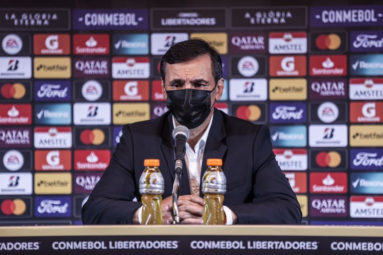 Fabián Bustos: “Era penal y expulsión, fue una jugada clara”