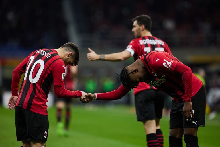 (VIDEO) P4LIZA EN CASA: Milan goleó a la Lazio y habrá derbi en semifinales