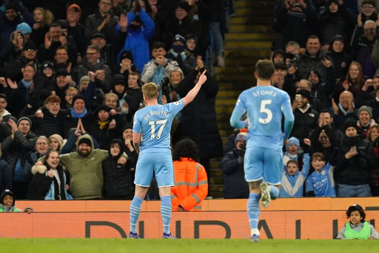 (VIDEO) SE ALEJAN MÁS EN LA PUNTA: Manchester City gana en casa y sigue líder