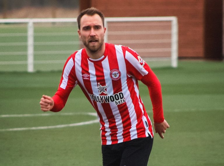 (VIDEO) Luego de ocho meses: Eriksen volvió con una asistencia para el Brentford