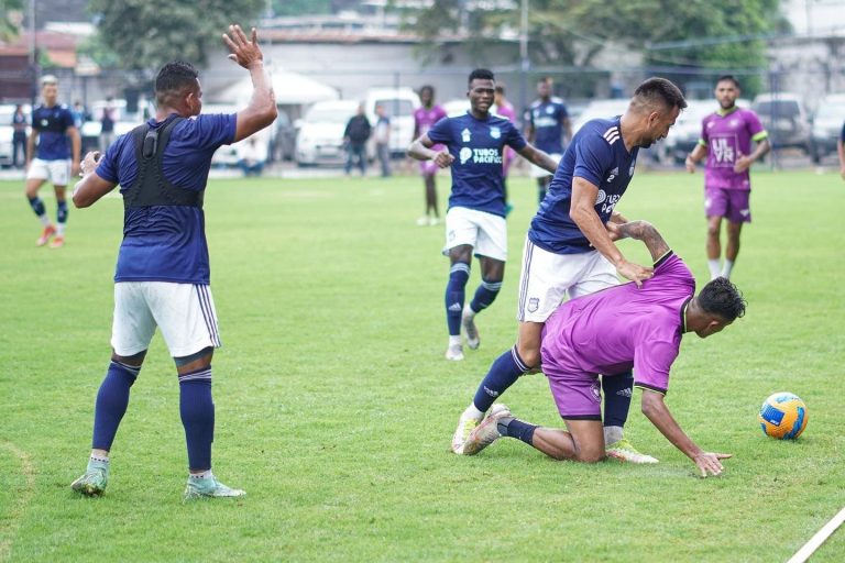 NO QUIEREN PERDER RITMO: Emelec empató con Búhos en un partido amistoso