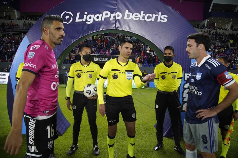 CON VAR INCLUIDO: Árbitros confirmados para el IDV Vs. Emelec