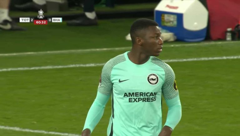 Moisés Caicedo volvió a jugar con el Brighton