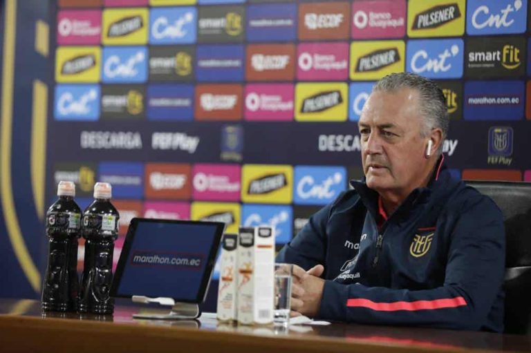(VIDEO) Gustavo Alfaro y la afición de Perú: “Me saco el sombrero”