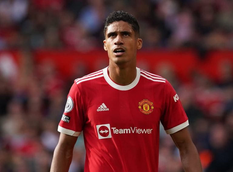 Varane, vapuleado en Inglaterra: “Es pésimo”