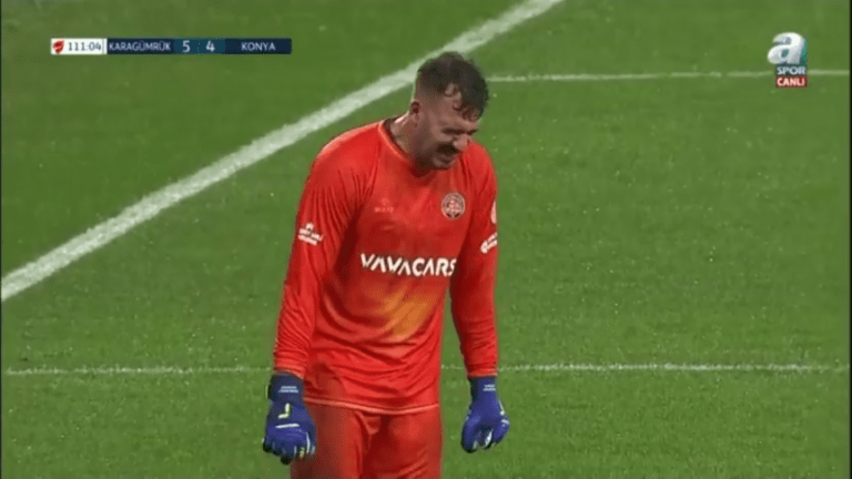 (VIDEO) IMPACTANTE: Arquero tembló por el frío en pleno partido