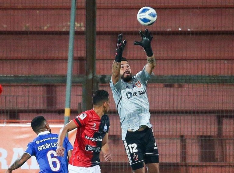 (VIDEO) ¡SAN HERNÁN! Galíndez atajó un penal y fue figura en el triunfo de la U. de Chile