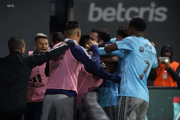 (VIDEO) Emelec ganó en casa de IDV y cerrará la fecha como líder