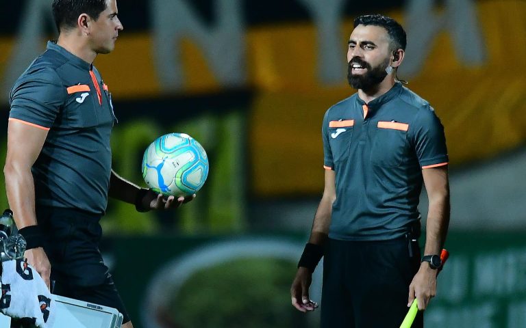 Suspenden fecha del fútbol uruguayo por amenazas contra árbitros