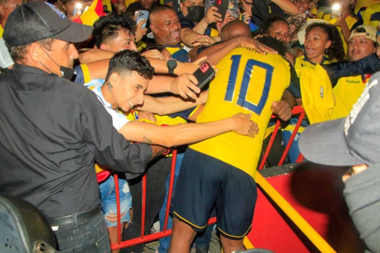 (VIDEO + FOTOS) La celebración de la Tri en el Monumental