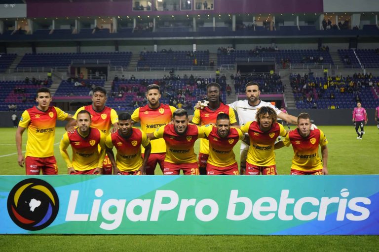 Explotó López: “Hay que pedir VAR contra este equipo”