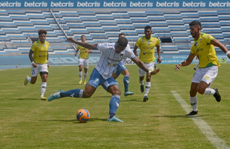 9 de Octubre rescató un empate ante Gualaceo en el Modelo