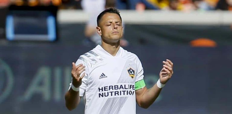 La novia de ‘Chicharito’ saca las garras por él tras las últimas acusaciones al futbolista