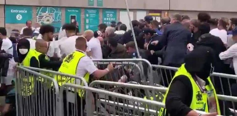 Una bomba en Sevilla: más de 6.000 hinchas entre alemanes e ingleses