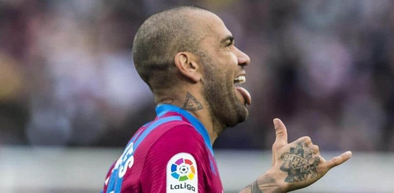 Dani Alves se emocionó con Benzema: “I love this game”