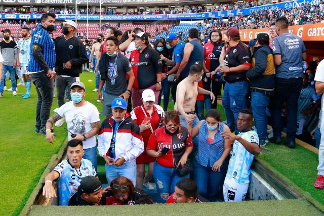 (VIDEO) Horror en México: Varios heridos por batalla entre hinchas