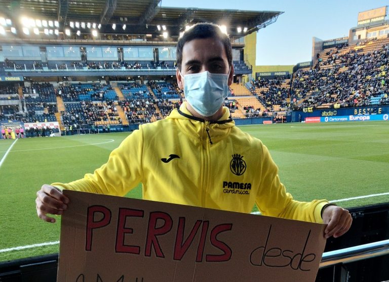¡Gran gesto de Pervis Estupiñán con un hincha!