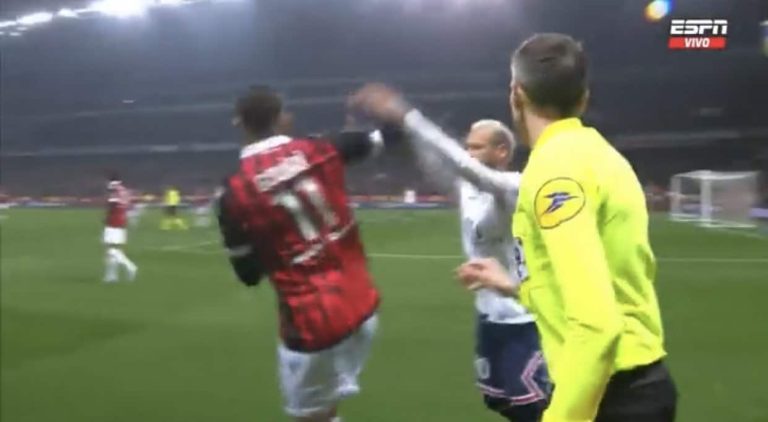(VIDEO) ¡NO LE AGRADÓ NADA! La reacción de Neymar por el taco del rival al finalizar el partido