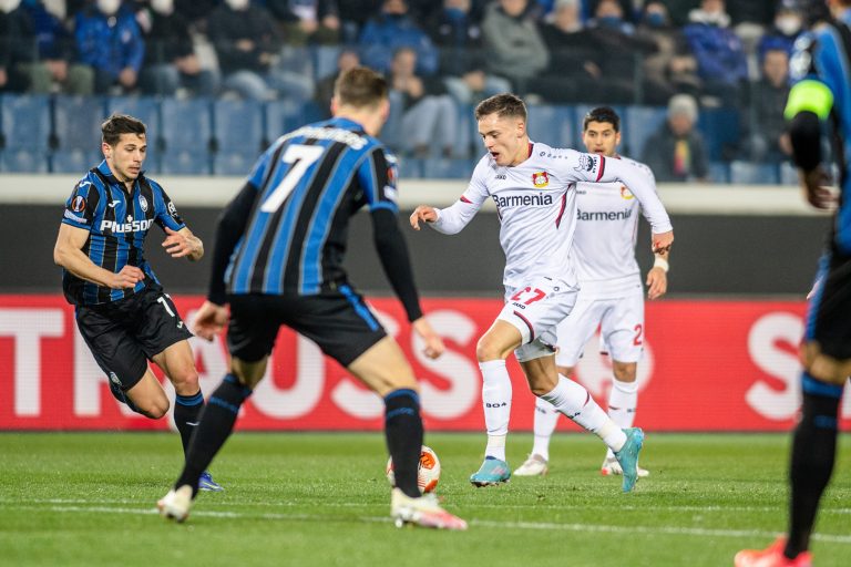 (VIDEO) “NO PIERO, NO PARTY”: Hincapié vio la derrota del Leverkusen desde el banquillo