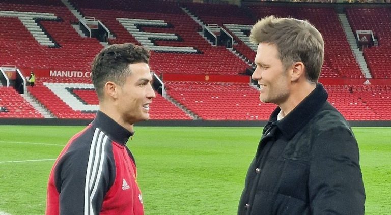 (VIDEO) CR7 y Tom Brady se reunieron a conversar en Old Trafford