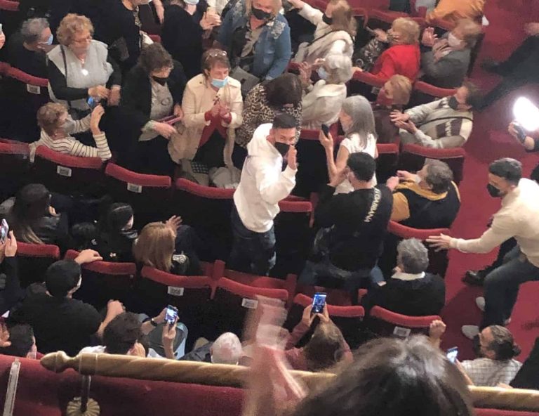 (VIDEO) Messi, de la ovación en la Bombonera a la locura ¡en un teatro!