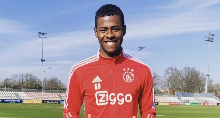 Patrickson Delgado volvió a sumar minutos con el Jong Ajax