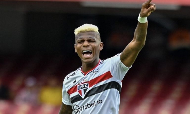 Roberth Arboleda fue titular y destacó en la victoria de Sao Paulo