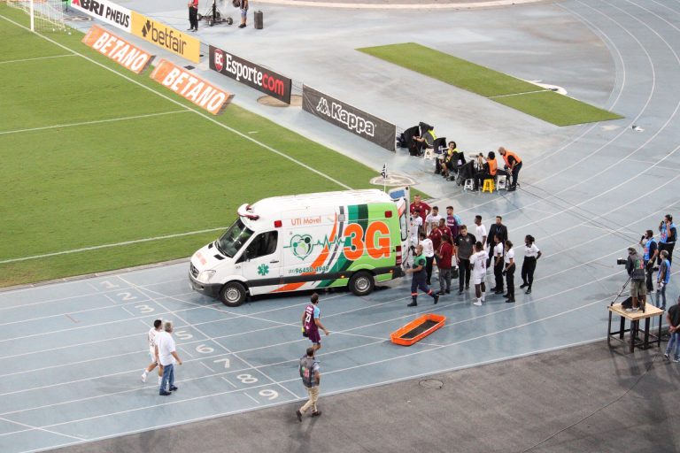 (FOTOS) SUSTO EN BRASIL: Mario Pineida fue hospitalizado tras fuerte choque